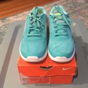 Kids Nike Revolution 3